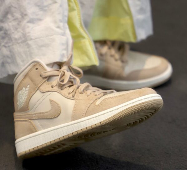 Nike wmns air jordan 1 mid – Image 4