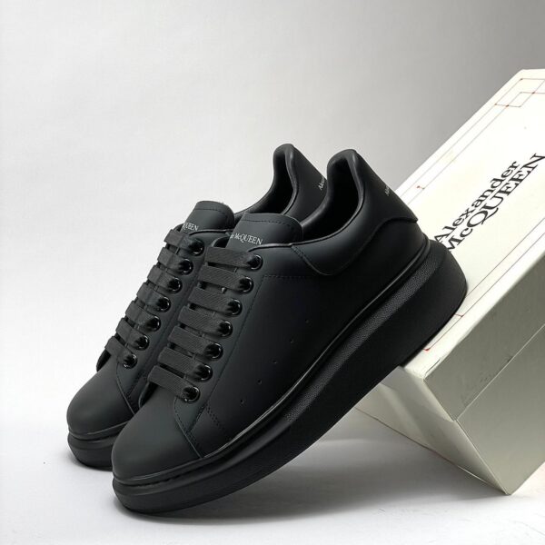 Alexander mcQueen "full black"