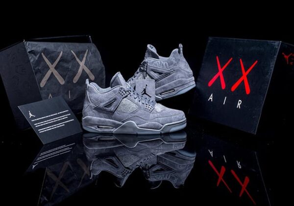 Jordan 4 retro kaws