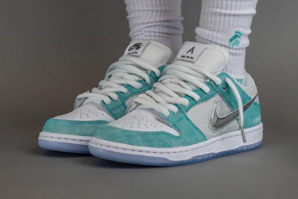 NIKE SB DUNK LOW APRIL – Image 5