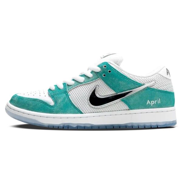 NIKE SB DUNK LOW APRIL