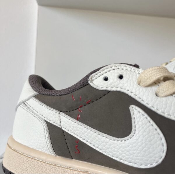 Air Jordan 1 Low 'Travis Scott' – Image 7