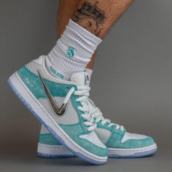 NIKE SB DUNK LOW APRIL – Image 2